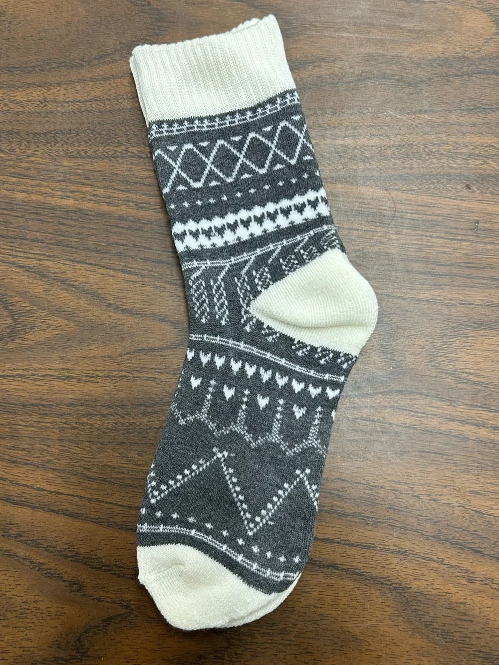 New Cozy Patterned Knit Crew Unisex Socks in Gray and Cream - 1 Pair